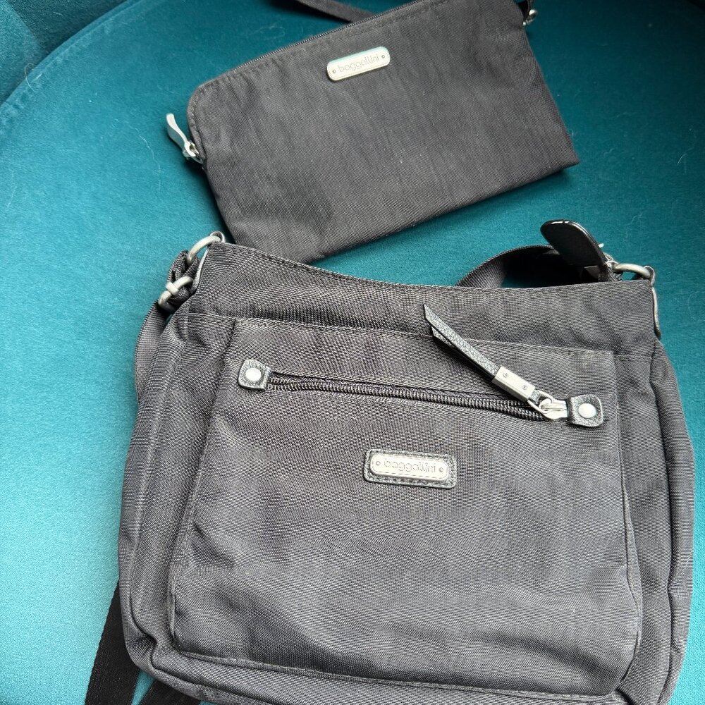 Baggallini Uptown Bagg With RFID Phone Wristlet